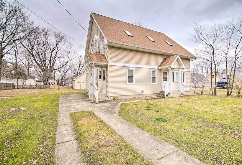 Twin Lakes Home Walk To Lake Elizabeth!