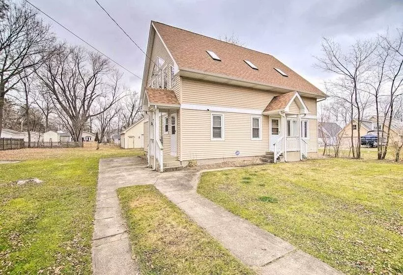 Twin Lakes Home   Walk To Lake Elizabeth!