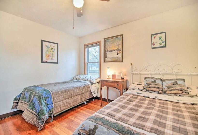 Twin Lakes Home Walk To Lake Elizabeth!