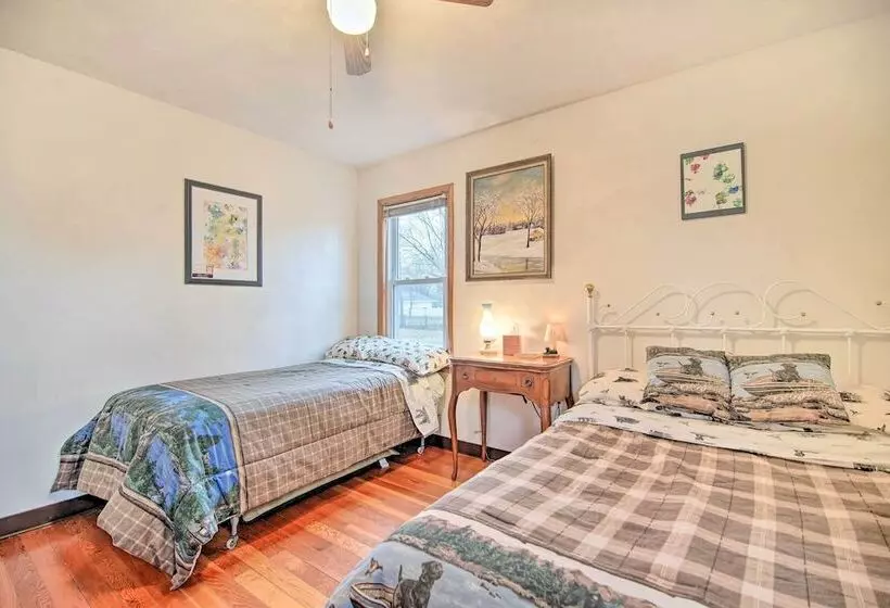 Twin Lakes Home   Walk To Lake Elizabeth!