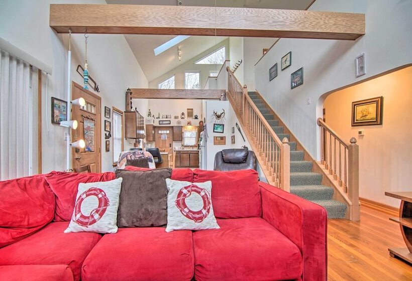 Twin Lakes Home Walk To Lake Elizabeth!