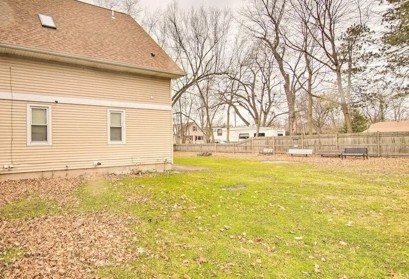 Twin Lakes Home   Walk To Lake Elizabeth!