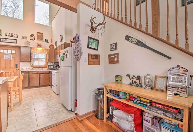 Twin Lakes Home Walk To Lake Elizabeth!