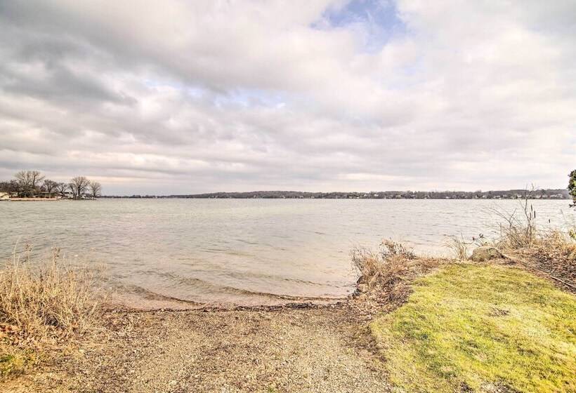 Twin Lakes Home Walk To Lake Elizabeth!