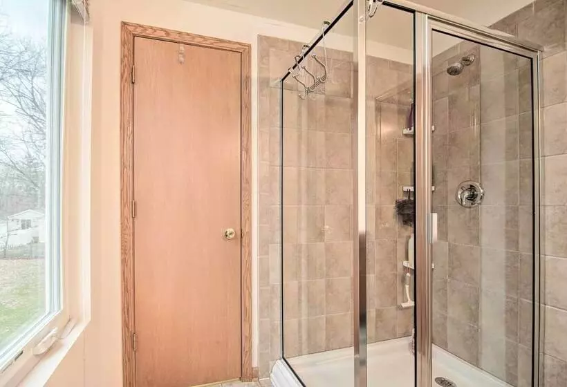 Twin Lakes Home   Walk To Lake Elizabeth!