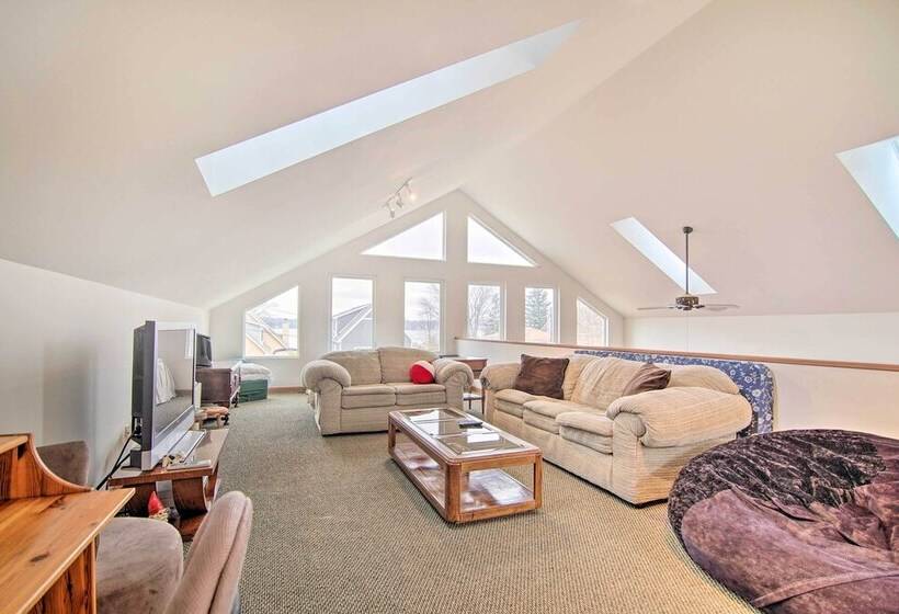 Twin Lakes Home Walk To Lake Elizabeth!