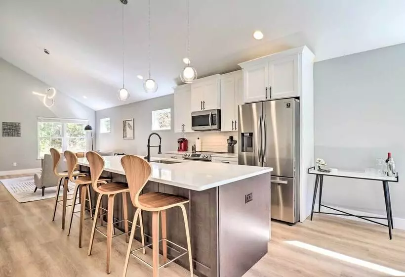 Chic Spacious Avl Oasis W/ Hot Tub & Fire Pit