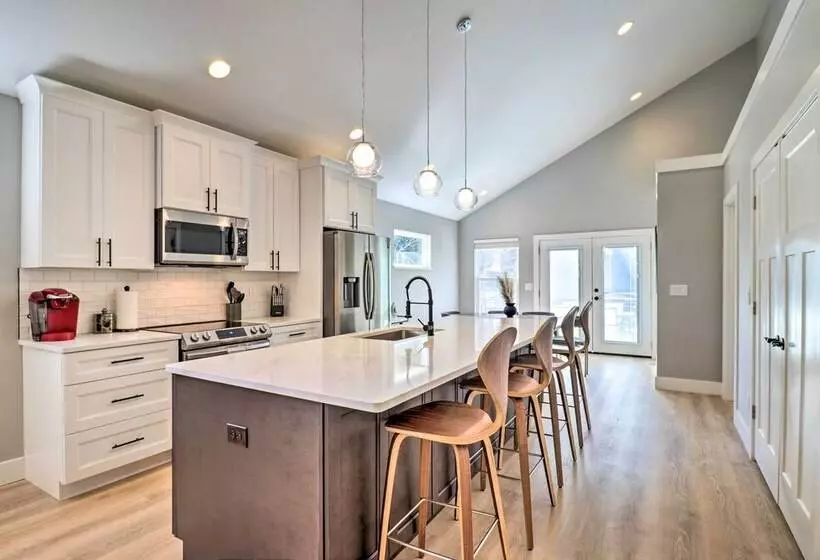 Chic Spacious Avl Oasis W/ Hot Tub & Fire Pit