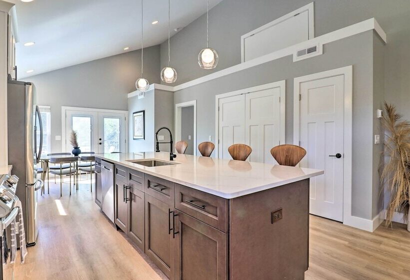 Chic Spacious Avl Oasis W/ Hot Tub & Fire Pit