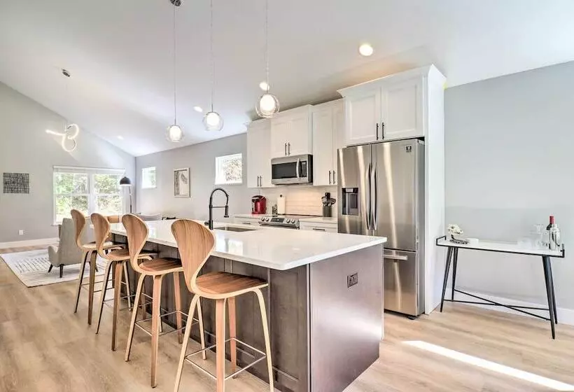 Chic Spacious Avl Oasis W/ Hot Tub & Fire Pit