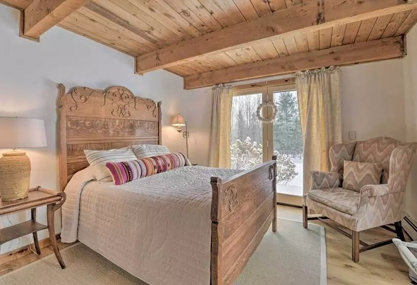 Upscale Montgomery Cabin, Near Jay Peak Resort!