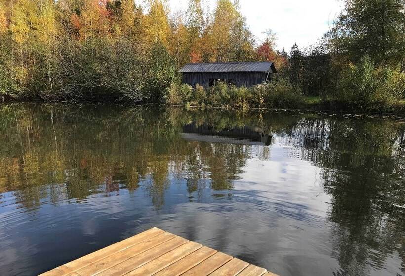 Upscale Montgomery Cabin, Near Jay Peak Resort!