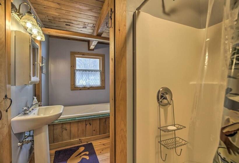 Upscale Montgomery Cabin, Near Jay Peak Resort!