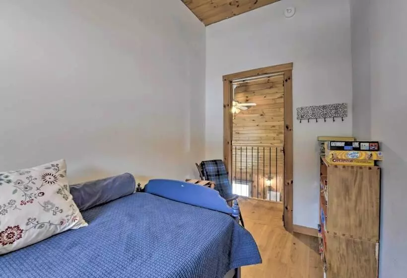 Upscale Montgomery Cabin, Near Jay Peak Resort!