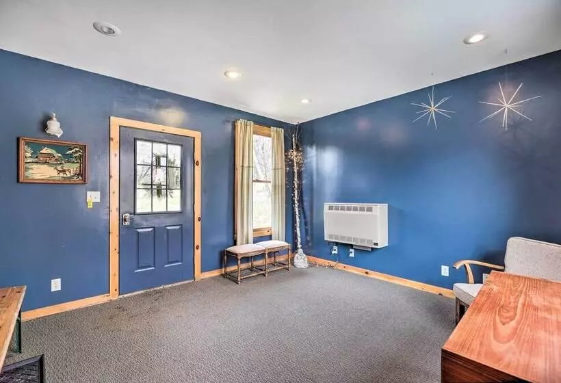 Upscale Montgomery Cabin, Near Jay Peak Resort!