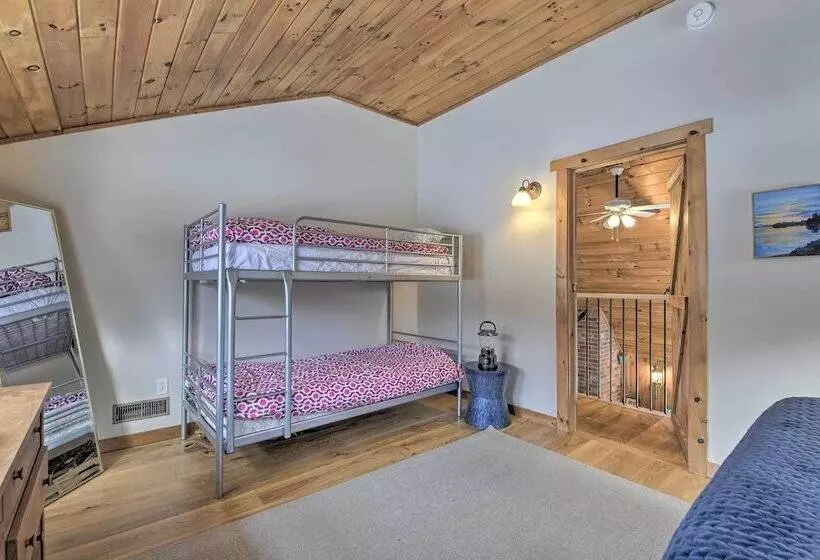 Upscale Montgomery Cabin, Near Jay Peak Resort!