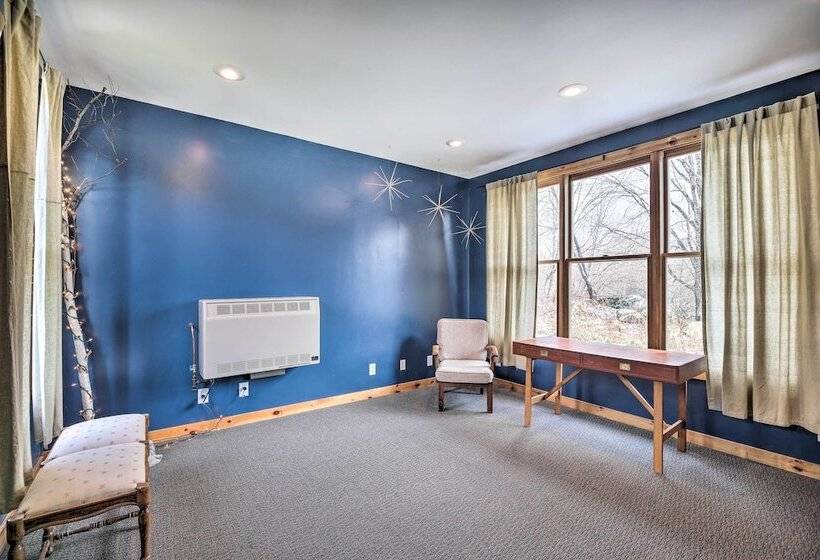 Upscale Montgomery Cabin, Near Jay Peak Resort!