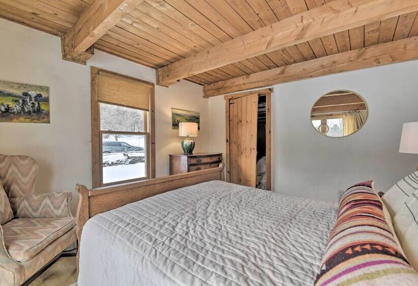Upscale Montgomery Cabin, Near Jay Peak Resort!