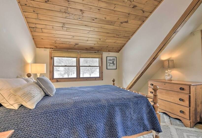 Upscale Montgomery Cabin, Near Jay Peak Resort!