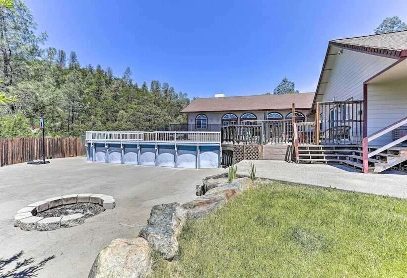 Weaverville Family Home: Mtn Views & Fire Pit