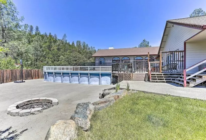 Weaverville Family Home: Mtn Views & Fire Pit