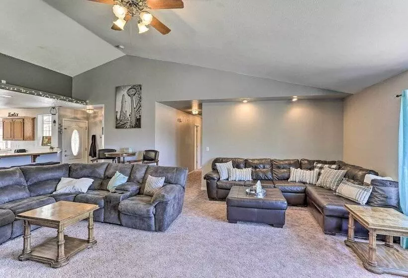 Weaverville Family Home: Mtn Views & Fire Pit