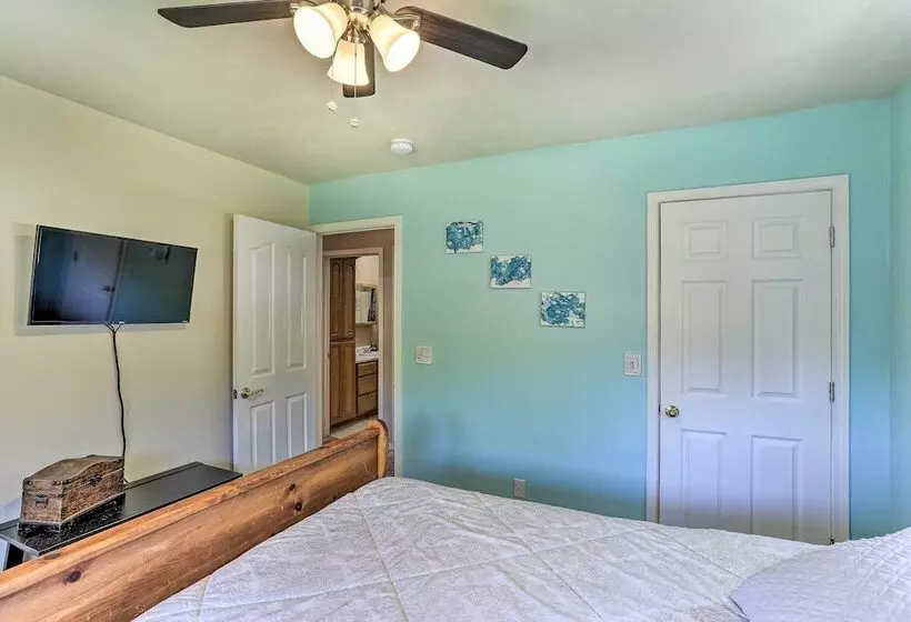 Weaverville Family Home: Mtn Views & Fire Pit