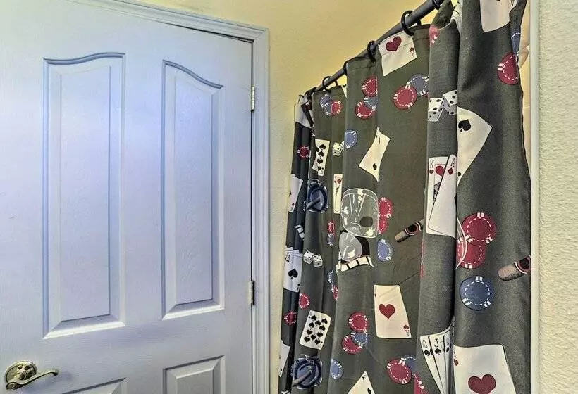 Weaverville Family Home: Mtn Views & Fire Pit