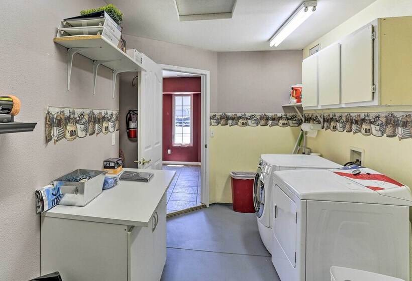 Weaverville Family Home: Mtn Views & Fire Pit