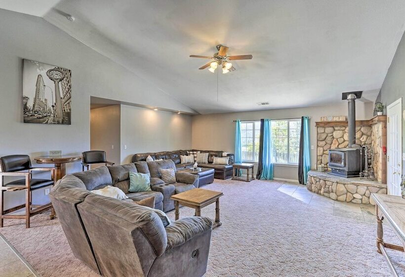 Weaverville Family Home: Mtn Views & Fire Pit