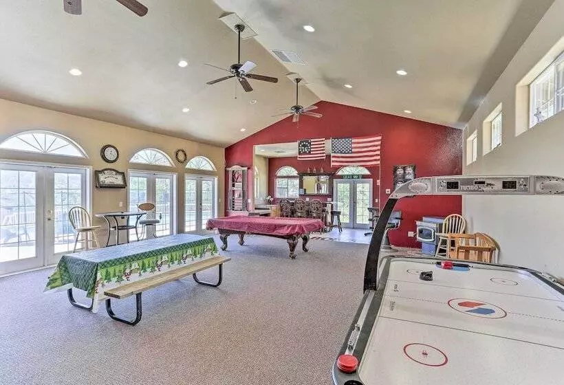 Weaverville Family Home: Mtn Views & Fire Pit