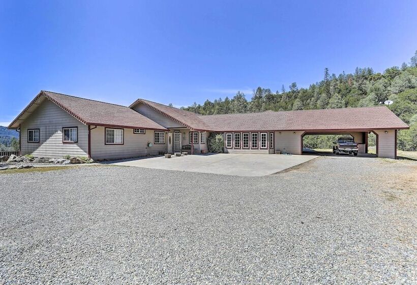 Weaverville Family Home: Mtn Views & Fire Pit