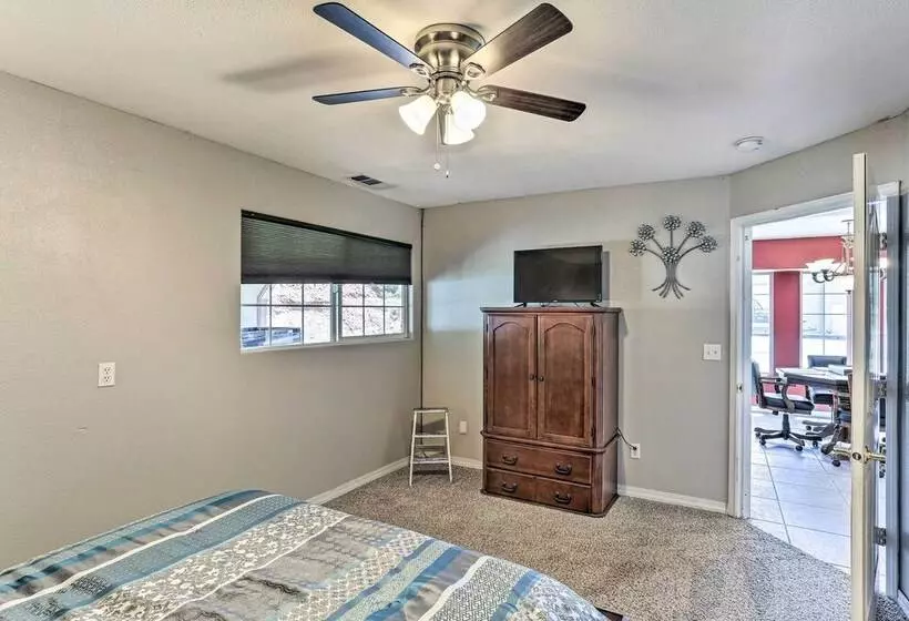 Weaverville Family Home: Mtn Views & Fire Pit