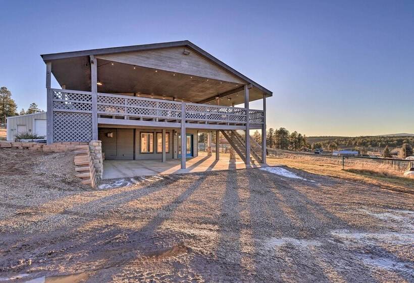 Western Skies Home W/ Hot Tub & Mtn Views!