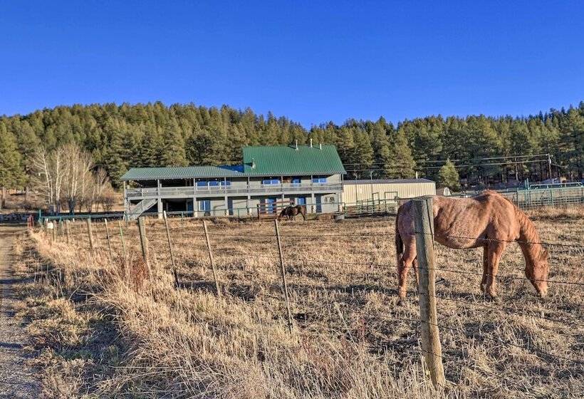 Western Skies Home W/ Hot Tub & Mtn Views!