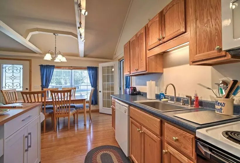 Willow Point  ~ Lake Champlain House W/ 2 Kayaks!