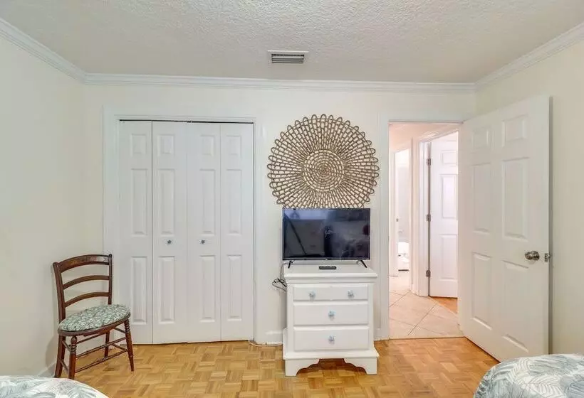 Beach Retreat In Jacksonville: Pet/family Friendly