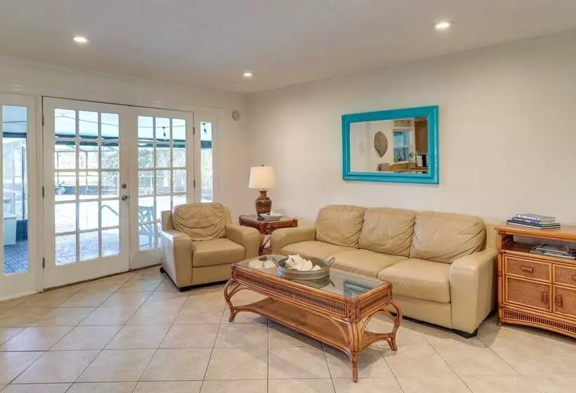 Beach Retreat In Jacksonville: Pet/family Friendly