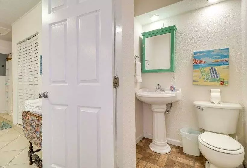 Beach Retreat In Jacksonville: Pet/family Friendly