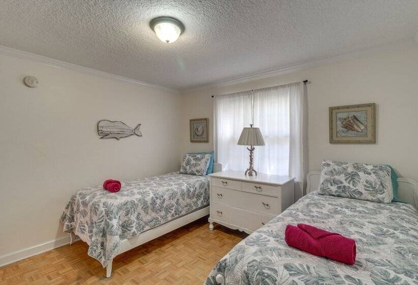 Beach Retreat In Jacksonville: Pet/family Friendly