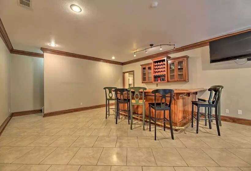Bentonville Home W/ Pool Table, 2 Mi To Downtown!