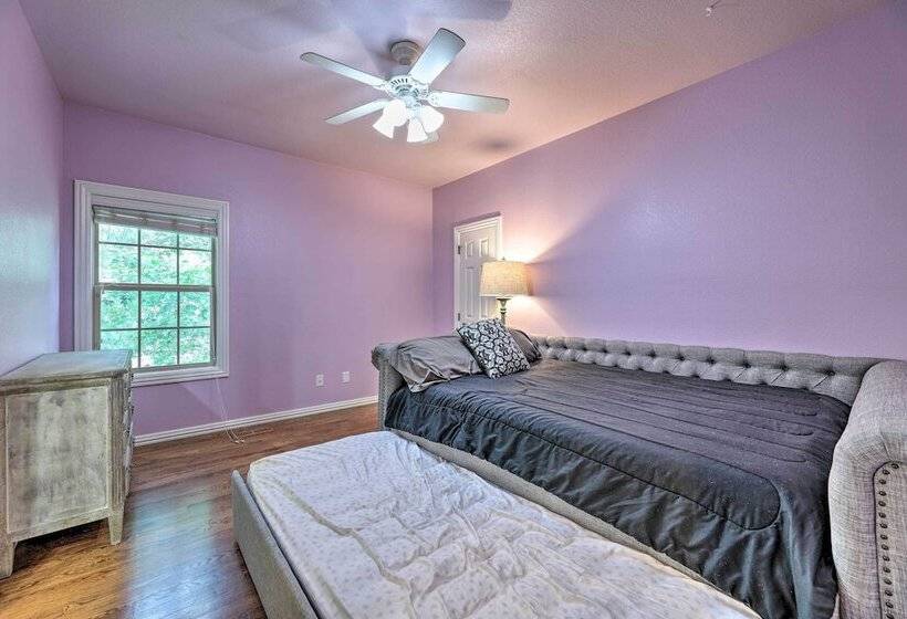 Bentonville Home W/ Pool Table, 2 Mi To Downtown!