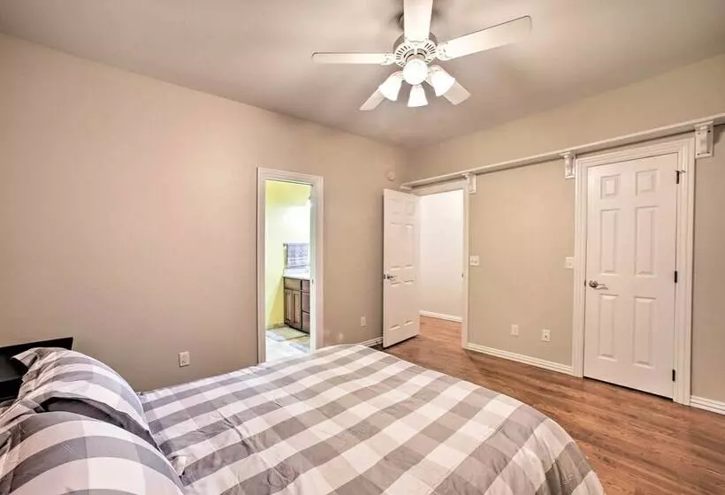 Bentonville Home W/ Pool Table, 2 Mi To Downtown!