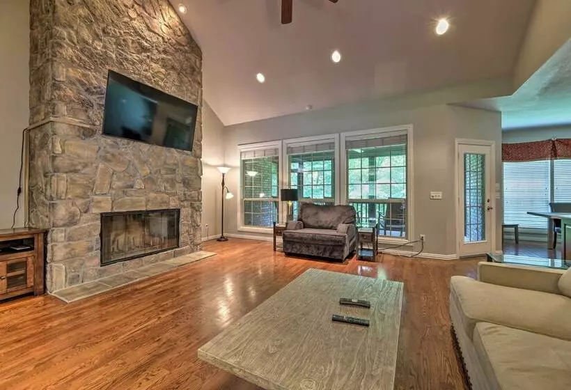 Bentonville Home W/ Pool Table, 2 Mi To Downtown!