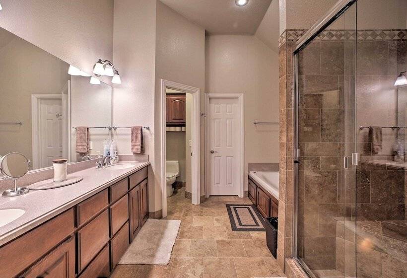 Bentonville Home W/ Pool Table, 2 Mi To Downtown!