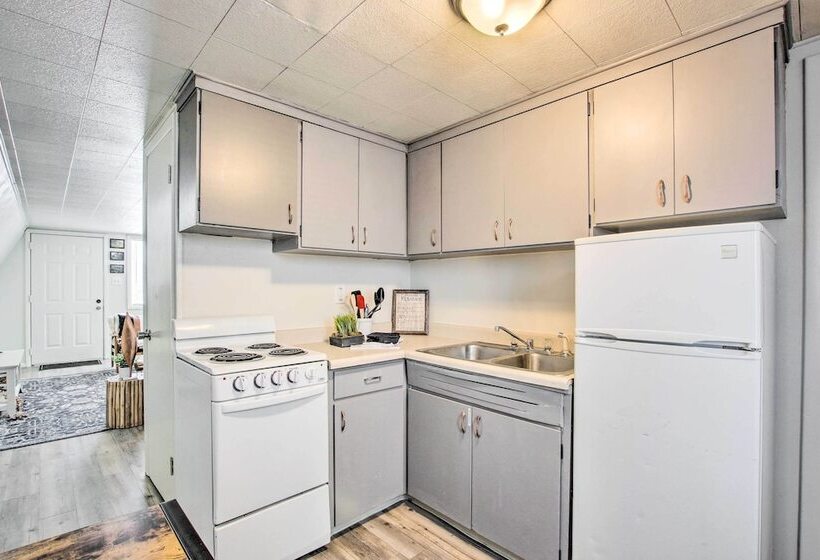 Charming Evanston A Frame: Dog Friendly!