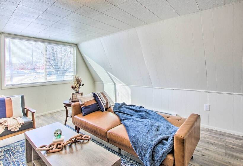 Charming Evanston A Frame: Dog Friendly!