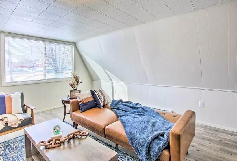 Charming Evanston A Frame: Dog Friendly!