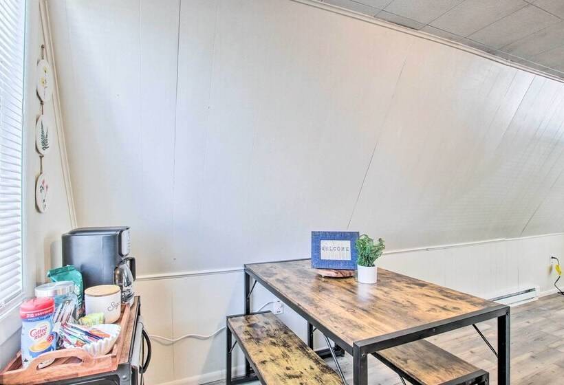 Charming Evanston A Frame: Dog Friendly!