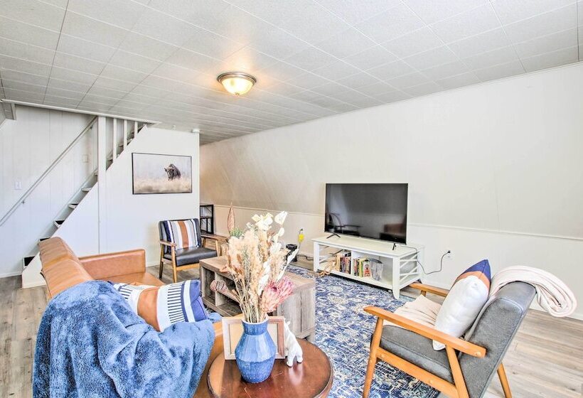 Charming Evanston A Frame: Dog Friendly!